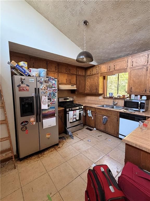 3 bedroom, 3 bathroom, 1,680 sq ft single family residence for sale at 3533 Ridgetop Court, Ellenwood, GA 30294 — photo 6