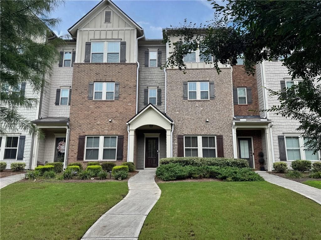 3 bedroom, 4 bathroom, 1,740 sq ft townhouse for sale at 6027 Landers Loop, Fairburn, GA 30213