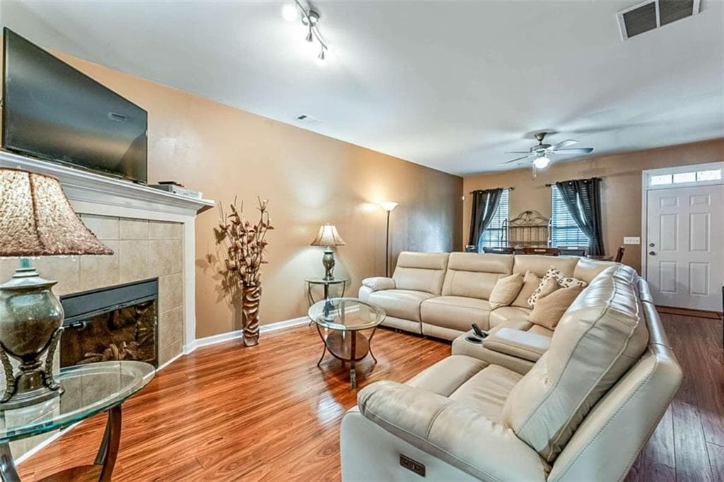 4 bedroom, 3 bathroom, 2,096 sq ft townhouse for sale at 2904 Ridgeview Drive, Atlanta, GA 30331 — photo 3