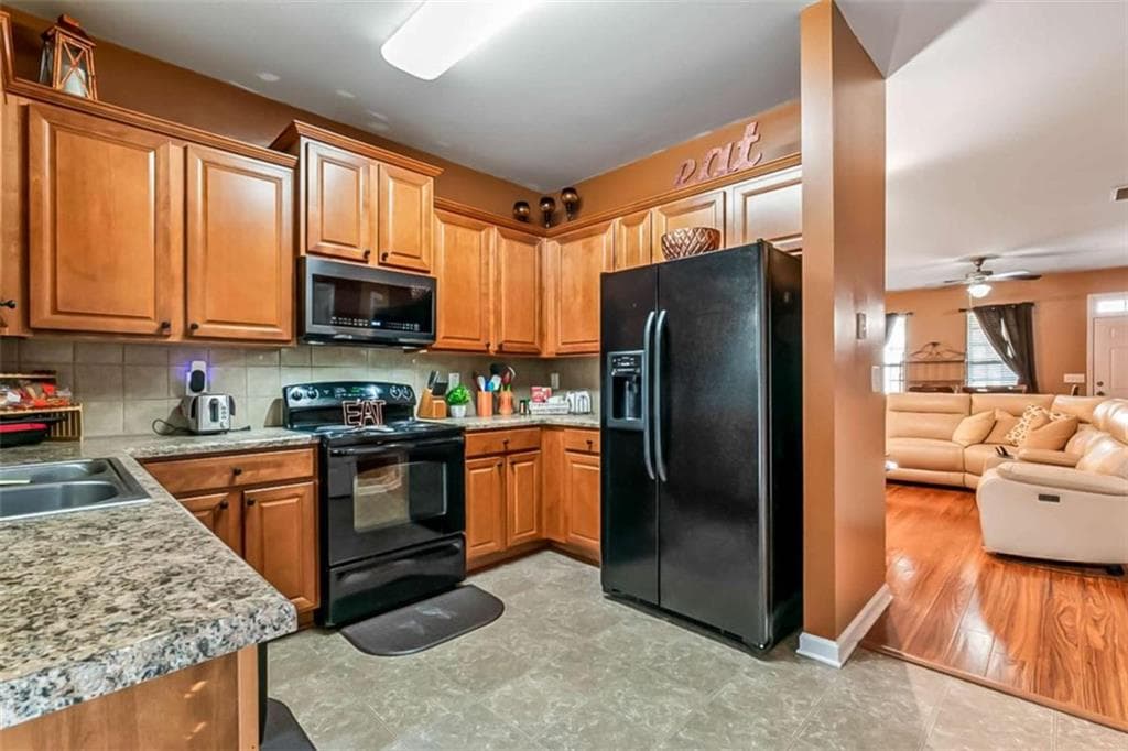 4 bedroom, 3 bathroom, 2,096 sq ft townhouse for sale at 2904 Ridgeview Drive, Atlanta, GA 30331 — photo 4
