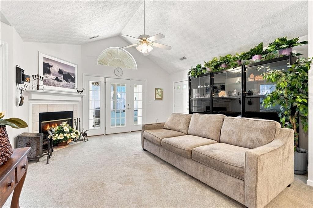 2 bedroom, 2 bathroom, 1,336 sq ft condominium under contract at 2112 Carefree Circle 2, Marietta, GA 30062 — photo 3