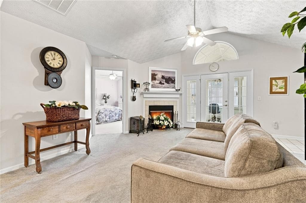 2 bedroom, 2 bathroom, 1,336 sq ft condominium under contract at 2112 Carefree Circle 2, Marietta, GA 30062 — photo 4