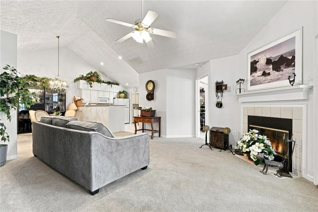 2 bedroom, 2 bathroom, 1,336 sq ft condominium under contract at 2112 Carefree Circle 2, Marietta, GA 30062 — photo 5