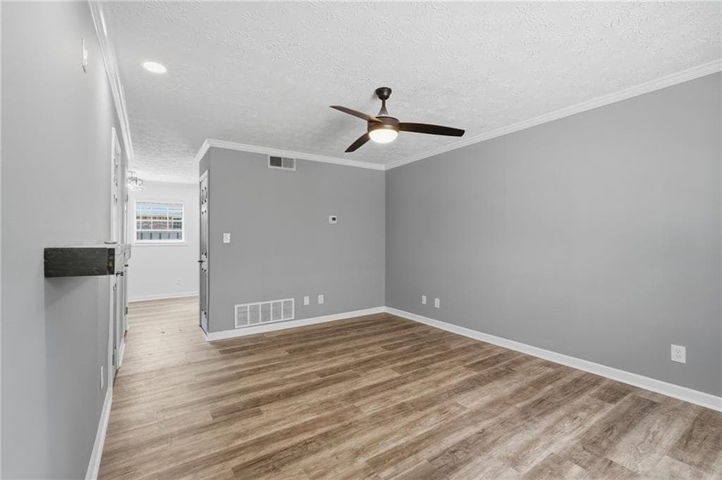 2 bedroom, 2 bathroom, 928 sq ft condominium under contract at 1235 Riverside Drive C-8, Gainesville, GA 30501 — photo 6