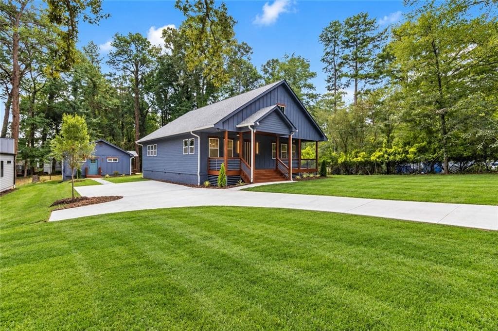 5 bedroom, 4 bathroom, 2,450 sq ft single family residence under contract at 3892 Boulder Park Drive, Atlanta, GA 30331 — photo 2