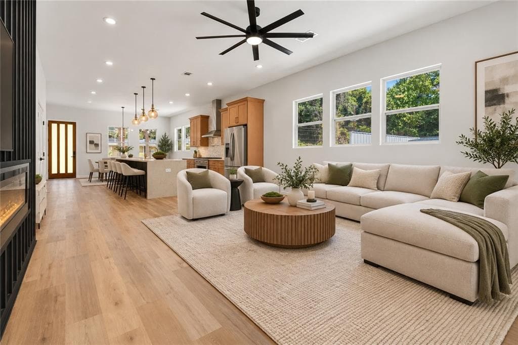 5 bedroom, 4 bathroom, 2,450 sq ft single family residence under contract at 3892 Boulder Park Drive, Atlanta, GA 30331 — photo 7