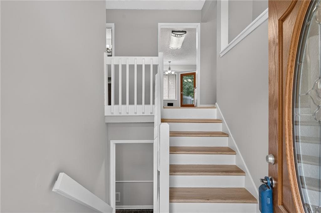 3 bedroom, 3 bathroom, 2,047 sq ft single family residence for sale at 15 Hinton Court, Dacula, GA 30019 — photo 2