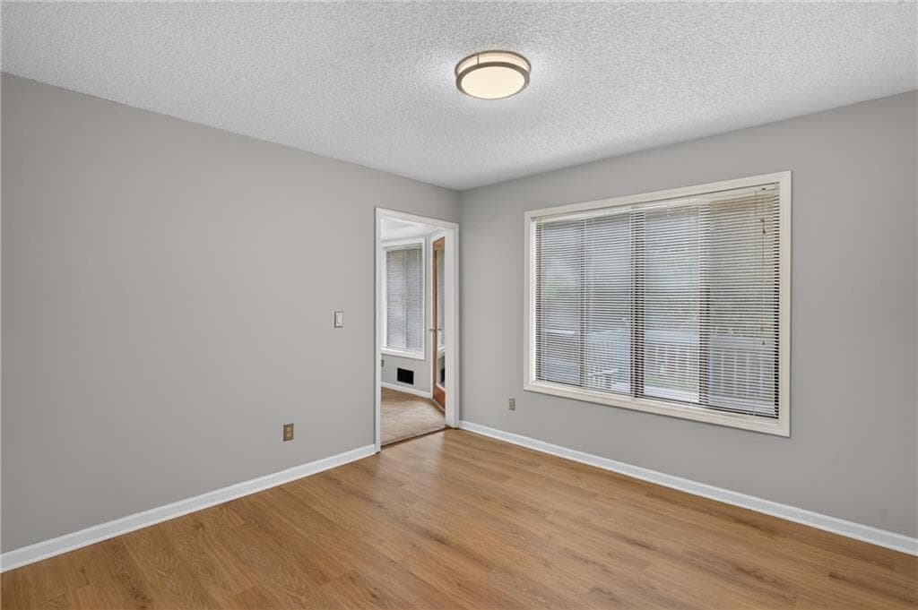 3 bedroom, 3 bathroom, 2,047 sq ft single family residence for sale at 15 Hinton Court, Dacula, GA 30019 — photo 8