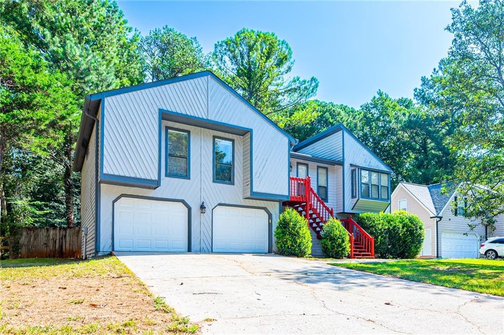 4 bedroom, 3 bathroom, 2,260 sq ft single family residence for sale at 384 Mckees Rock Lane, Lawrenceville, GA 30044 — photo 2