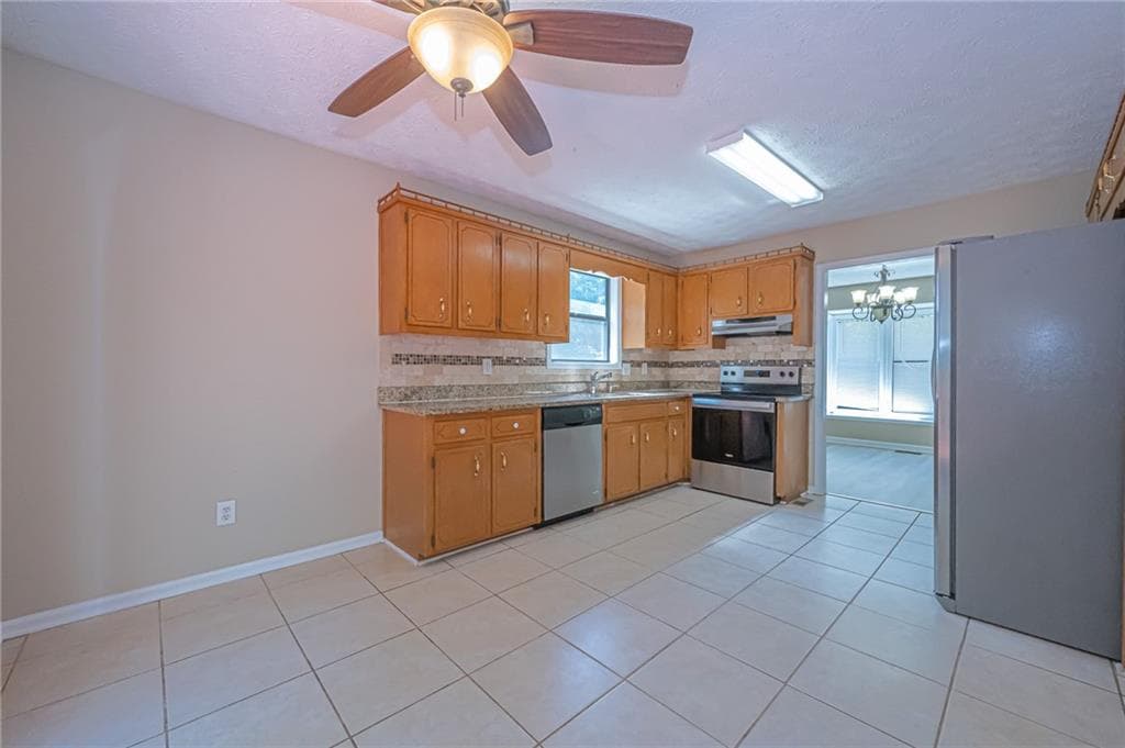 4 bedroom, 3 bathroom, 2,260 sq ft single family residence for sale at 384 Mckees Rock Lane, Lawrenceville, GA 30044 — photo 10