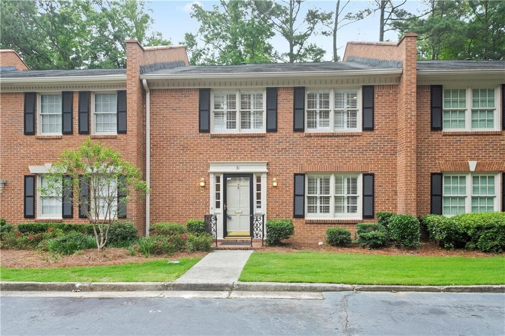 3 bedroom, 3 bathroom, 2,328 sq ft townhouse for sale at 4101 Dunwoody Club Drive 31, Atlanta, GA 30350 — photo 2