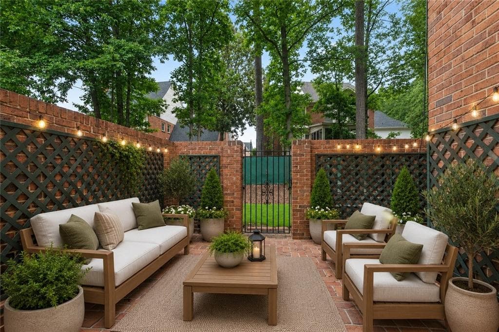 3 bedroom, 3 bathroom, 2,328 sq ft townhouse for sale at 4101 Dunwoody Club Drive 31, Atlanta, GA 30350 — photo 6