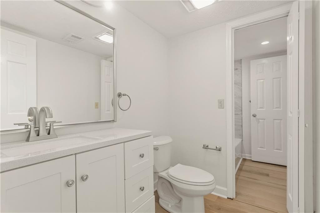3 bedroom, 3 bathroom, 2,328 sq ft townhouse for sale at 4101 Dunwoody Club Drive 31, Atlanta, GA 30350 — photo 10