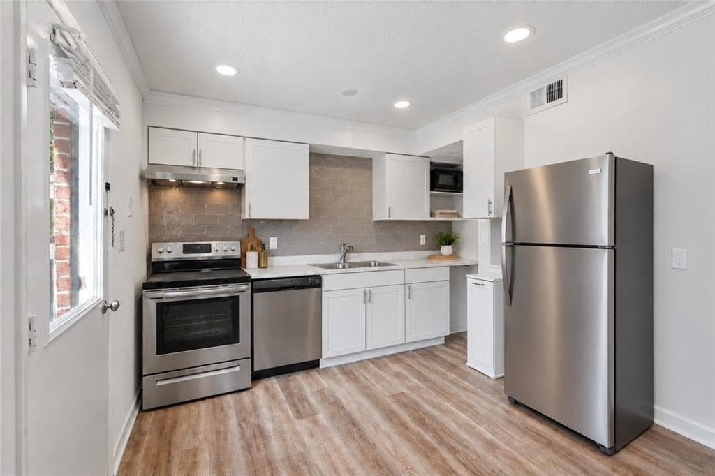 2 bedroom, 2 bathroom, 928 sq ft condominium under contract at 1235 Riverside Drive C-8, Gainesville, GA 30501 — photo 8