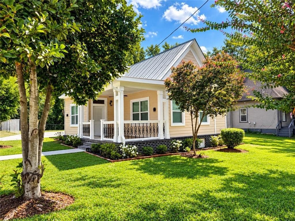2 bedroom, 2 bathroom, 1,100 sq ft single family residence for rent at 1759 Bolton Road, Atlanta, GA 30318 for $2,000 a month — photo 1 of 34