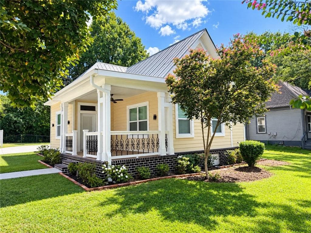 2 bedroom, 2 bathroom, 1,100 sq ft single family residence for rent at 1759 Bolton Road, Atlanta, GA 30318 for $2,000 a month — photo 2