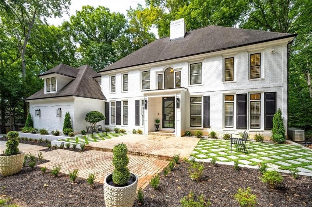 5 bedroom, 6 bathroom, 5,994 sq ft single family residence for sale at 5585 Silver Ridge Drive, Smoke Rise, GA 30087 — photo 2