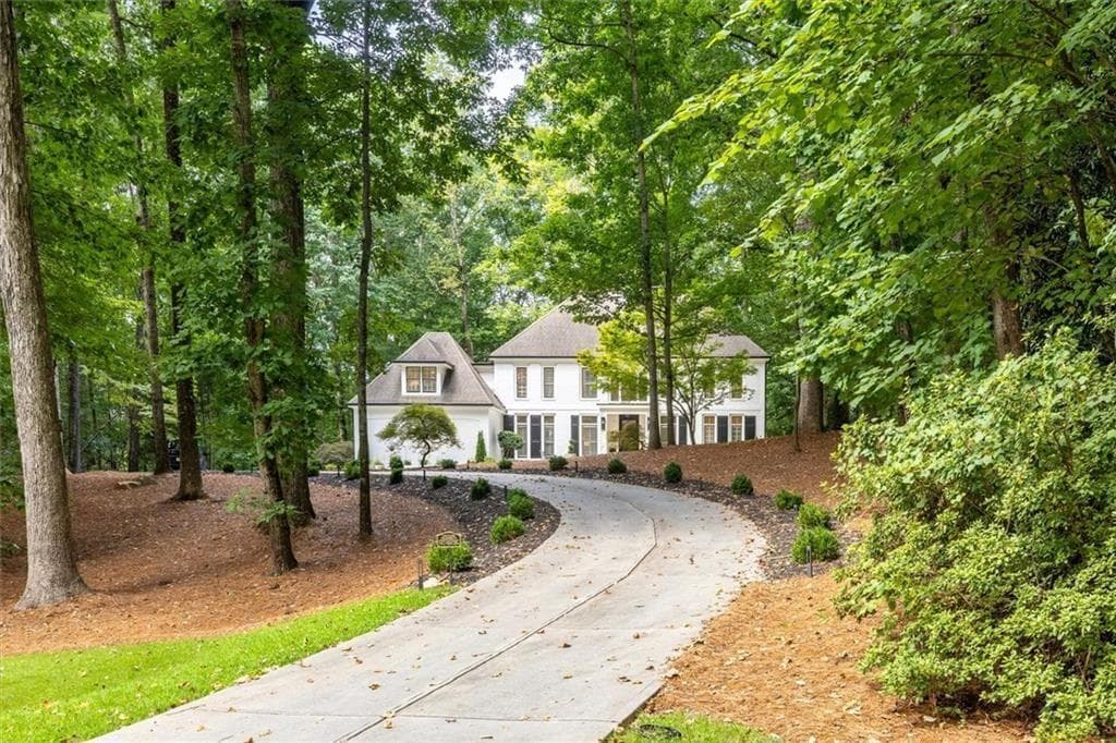 5 bedroom, 6 bathroom, 5,994 sq ft single family residence for sale at 5585 Silver Ridge Drive, Smoke Rise, GA 30087 — photo 4