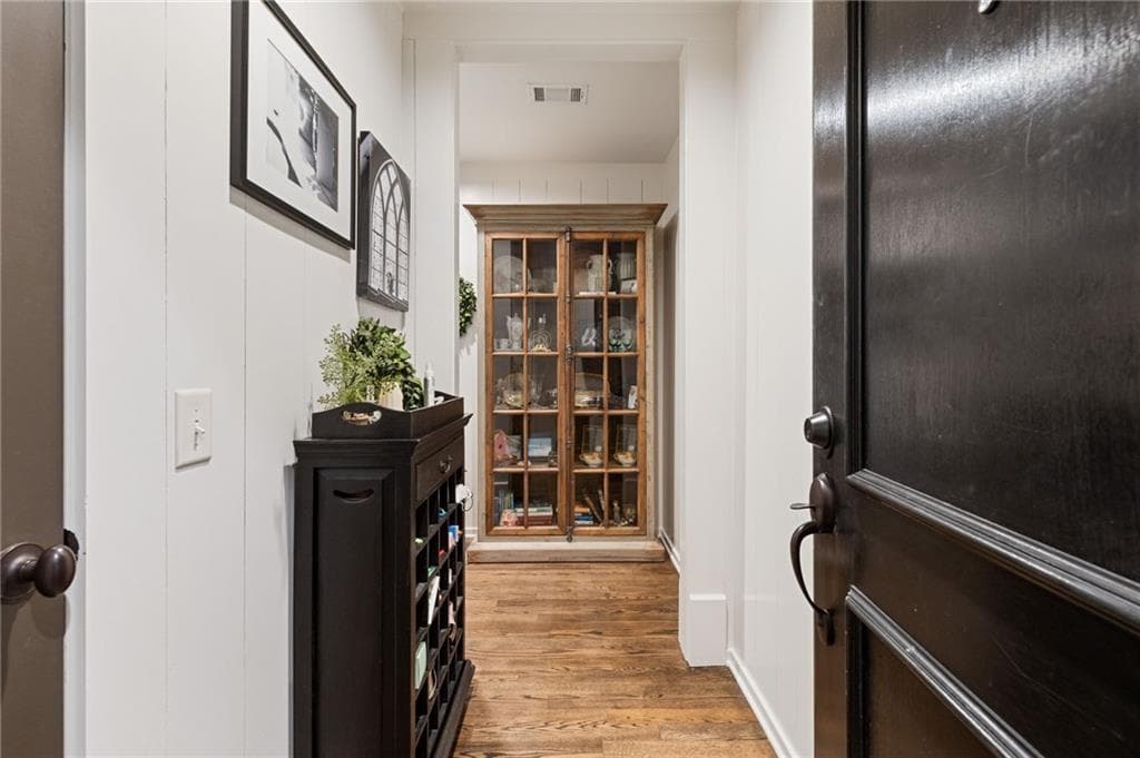 2 bedroom, 3 bathroom, 1,356 sq ft condominium for sale at 5920 Webster Circle 203, Norcross, GA 30071 — photo 3