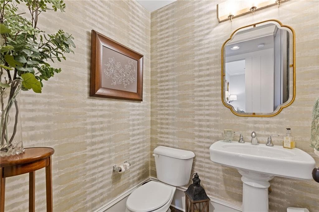 2 bedroom, 3 bathroom, 1,356 sq ft condominium for sale at 5920 Webster Circle 203, Norcross, GA 30071 — photo 6
