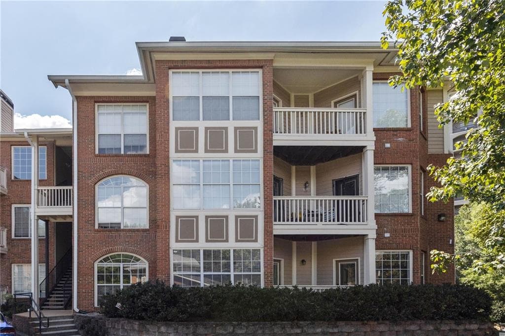 2 bedroom, 2 bathroom, 1,673 sq ft condominium for sale at 200 Renaissance Parkway 215, Atlanta, GA 30308 — photo 2