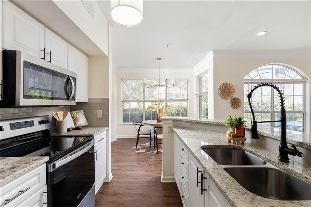 2 bedroom, 2 bathroom, 1,673 sq ft condominium for sale at 200 Renaissance Parkway 215, Atlanta, GA 30308 — photo 8