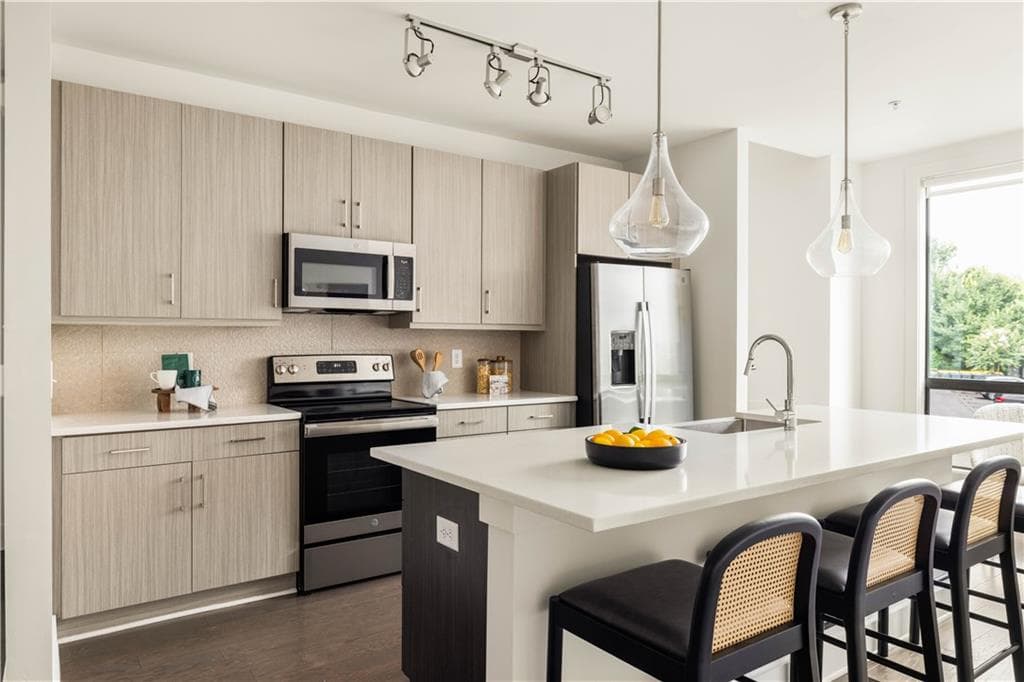 3 bedroom, 4 bathroom, 1,995 sq ft townhouse for sale at 53 Moda Lane, Atlanta, GA 30316 — photo 6
