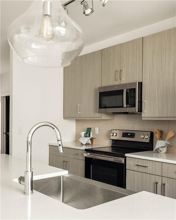 3 bedroom, 4 bathroom, 1,995 sq ft townhouse for sale at 53 Moda Lane, Atlanta, GA 30316 — photo 8