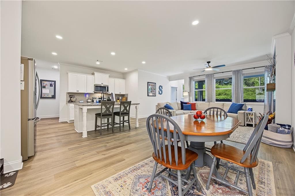 3 bedroom, 4 bathroom, 2,348 sq ft townhouse for sale at 5398 Gray Birch Bend, Flowery Branch, GA 30542 — photo 2