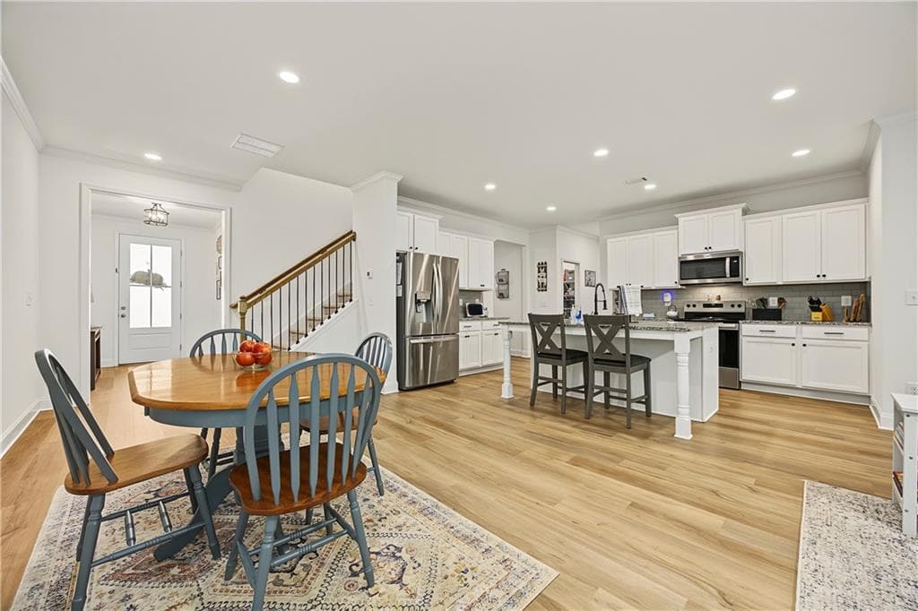 3 bedroom, 4 bathroom, 2,348 sq ft townhouse for sale at 5398 Gray Birch Bend, Flowery Branch, GA 30542 — photo 6