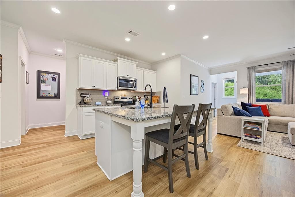 3 bedroom, 4 bathroom, 2,348 sq ft townhouse for sale at 5398 Gray Birch Bend, Flowery Branch, GA 30542 — photo 7