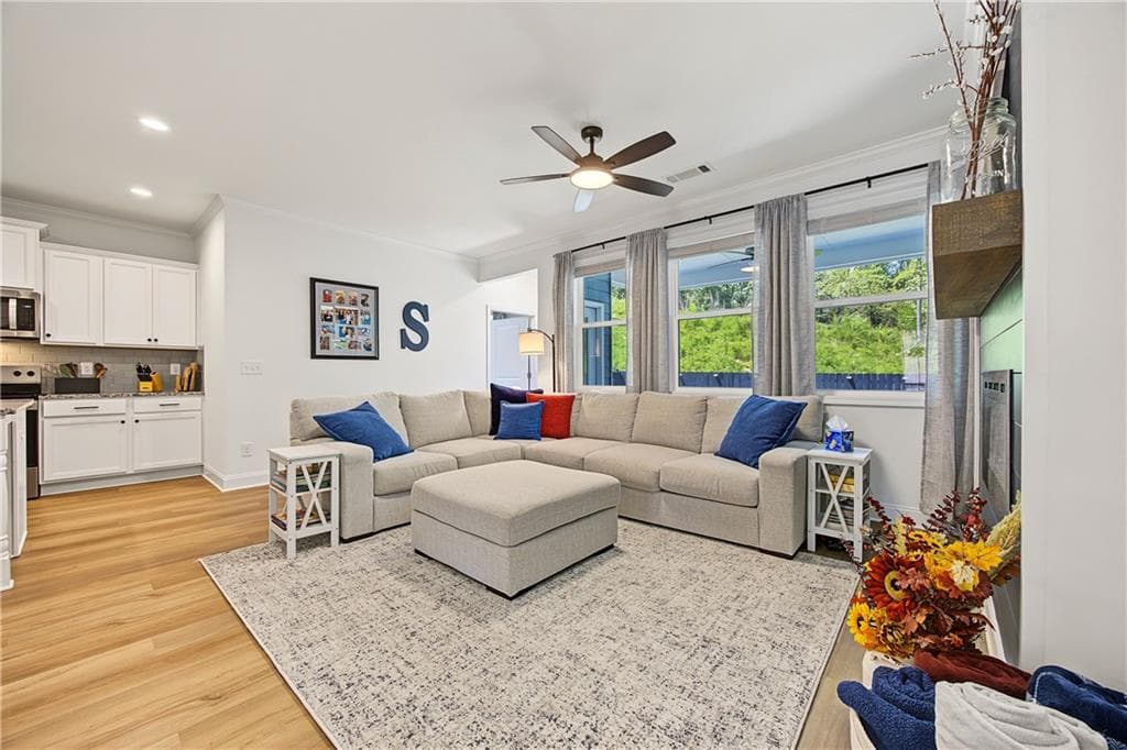 3 bedroom, 4 bathroom, 2,348 sq ft townhouse for sale at 5398 Gray Birch Bend, Flowery Branch, GA 30542 — photo 8