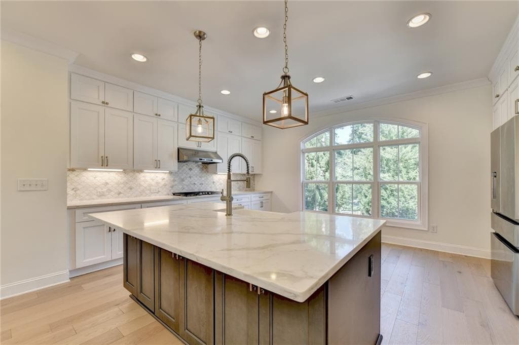 4 bedroom, 4 bathroom, 2,388 sq ft townhouse for sale at 1701 Kenstone Walk, Dunwoody, GA 30338 — photo 5