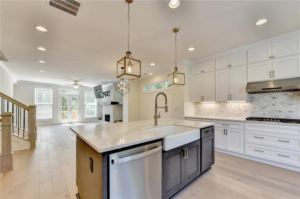 4 bedroom, 4 bathroom, 2,388 sq ft townhouse for sale at 1701 Kenstone Walk, Dunwoody, GA 30338 — photo 7