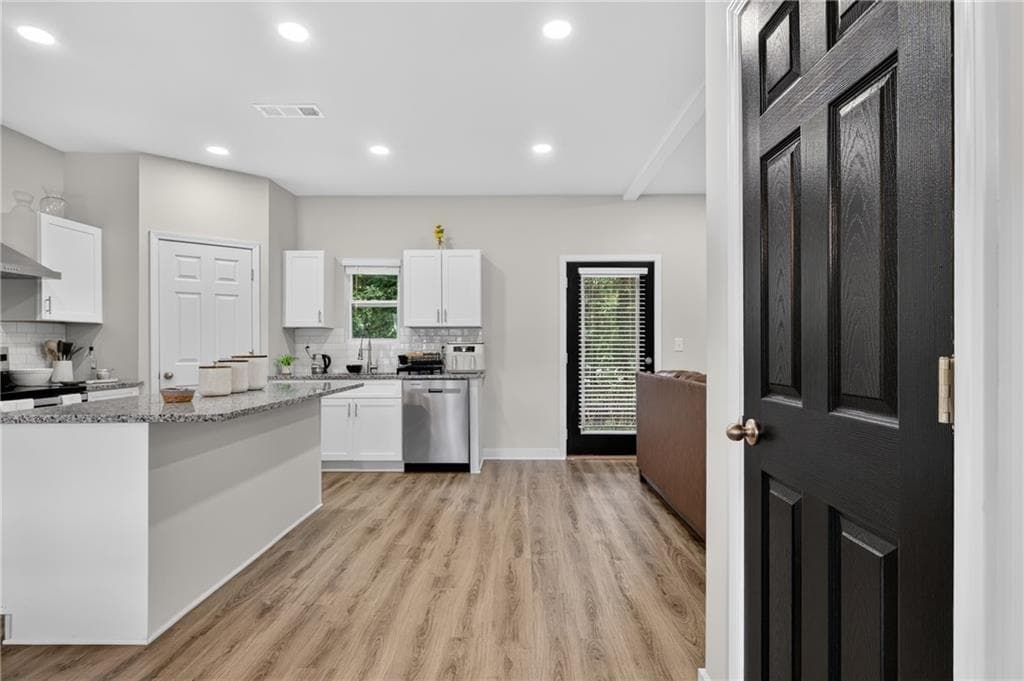 3 bedroom, 3 bathroom, 2,151 sq ft single family residence for sale at 5571 Panola Place, Lithonia, GA 30058 — photo 5