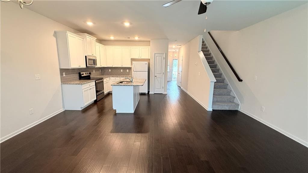 3 bedroom, 3 bathroom, 1,528 sq ft townhouse for sale at 7085 GLADSTONE Circle, Stonecrest, GA 30038 — photo 2