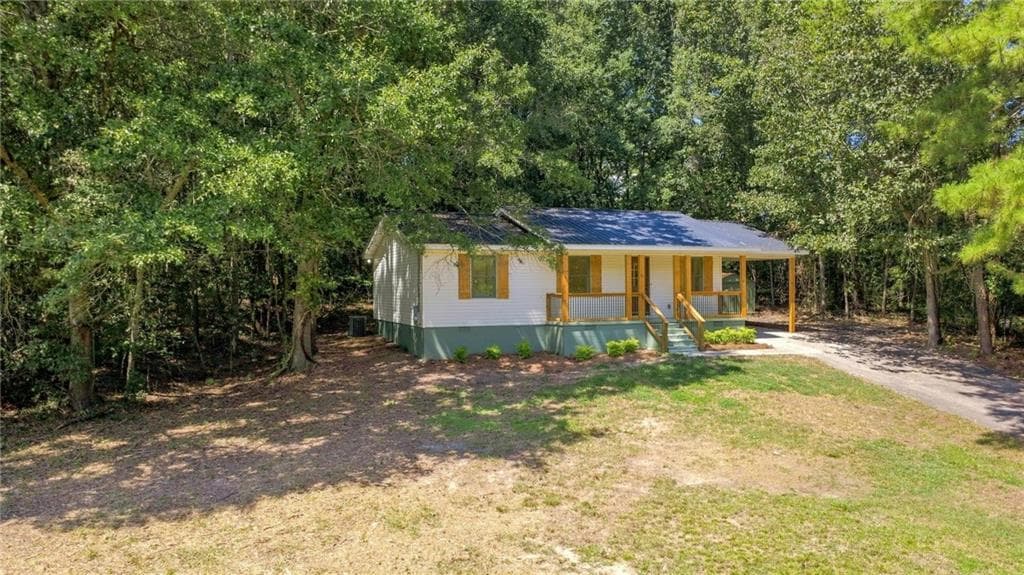 3 bedroom, 2 bathroom, 1,137 sq ft single family residence under contract at 131 Hummingbird Lane, Calhoun, GA 30701 — photo 2