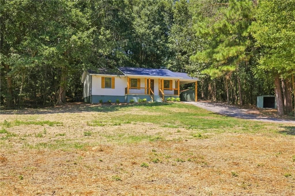 3 bedroom, 2 bathroom, 1,137 sq ft single family residence under contract at 131 Hummingbird Lane, Calhoun, GA 30701 — photo 3