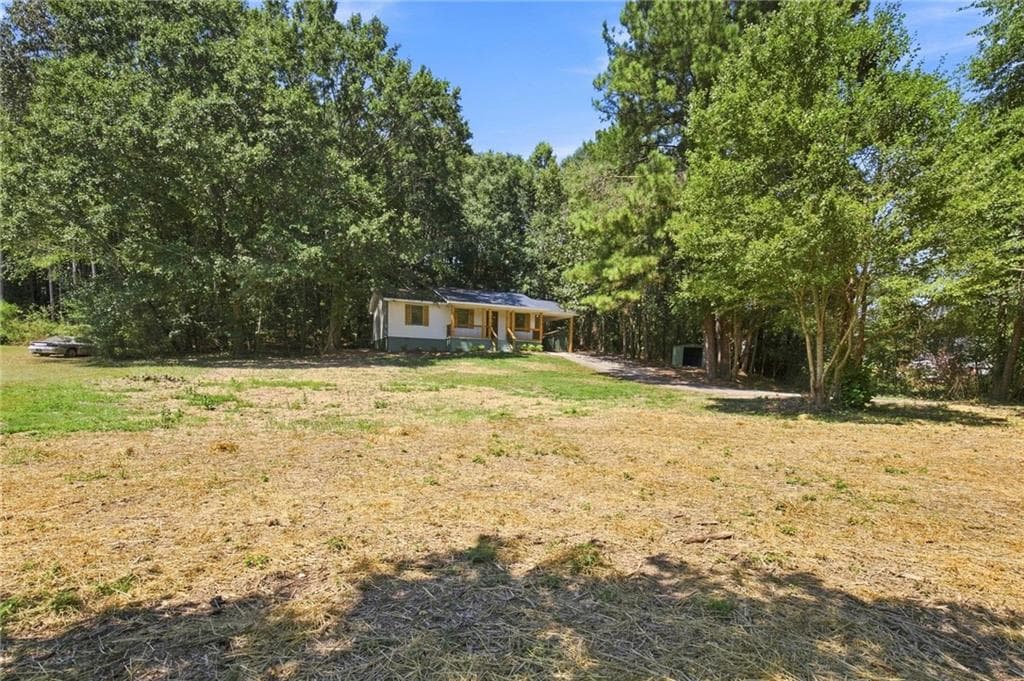 3 bedroom, 2 bathroom, 1,137 sq ft single family residence under contract at 131 Hummingbird Lane, Calhoun, GA 30701 — photo 4
