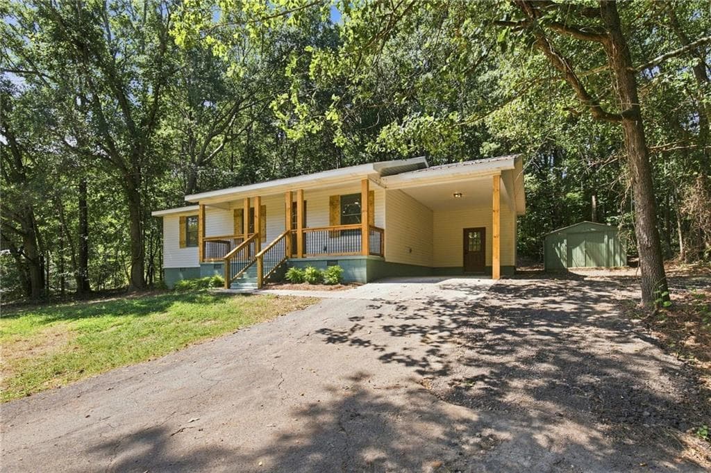 3 bedroom, 2 bathroom, 1,137 sq ft single family residence under contract at 131 Hummingbird Lane, Calhoun, GA 30701 — photo 6