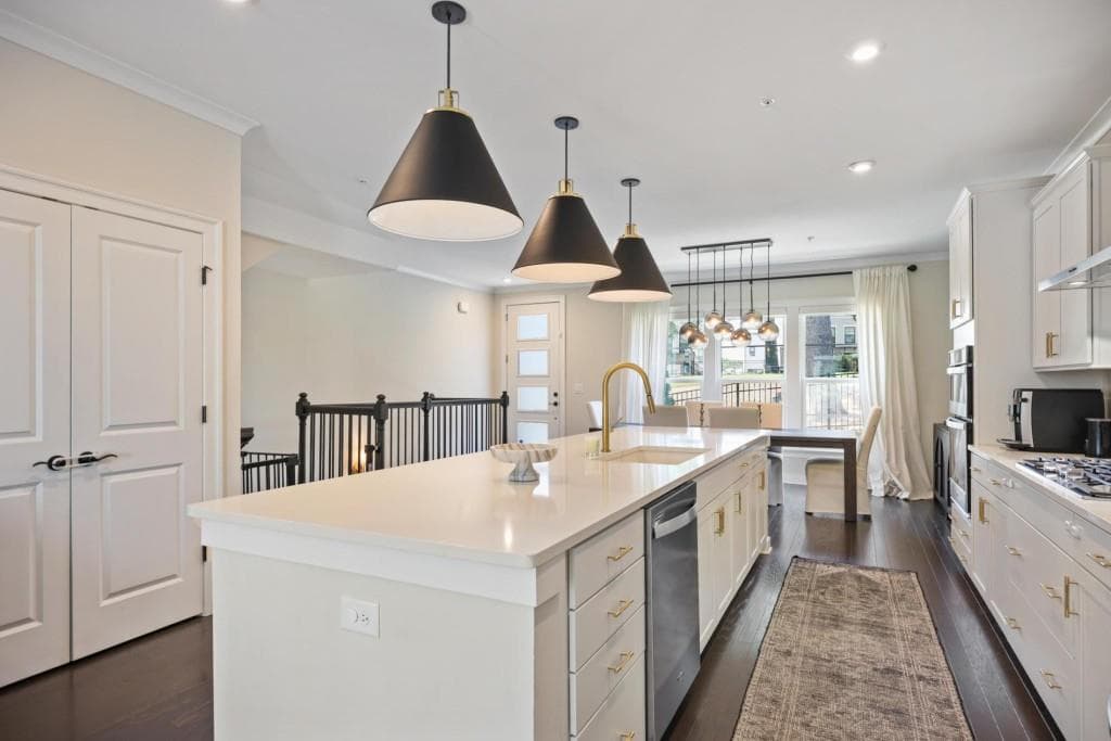 3 bedroom, 5 bathroom, 2,656 sq ft townhouse for sale at 1008 Burnside Lane, Atlanta, GA 30318 — photo 4