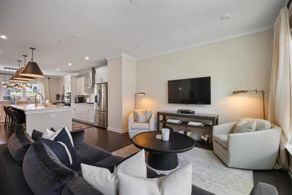 3 bedroom, 5 bathroom, 2,656 sq ft townhouse for sale at 1008 Burnside Lane, Atlanta, GA 30318 — photo 8