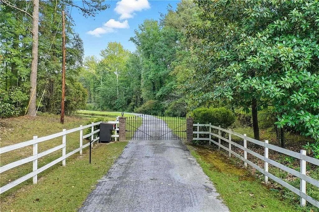 5 bedroom, 5 bathroom, 5,059 sq ft single family residence for sale at 707 Highway 314, Fayetteville, GA 30214 — photo 2