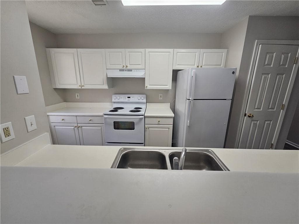 3 bedroom, 2 bathroom, 1,060 sq ft single family residence under contract at 3731 Mays Crossing, Atlanta, GA 30331 — photo 8