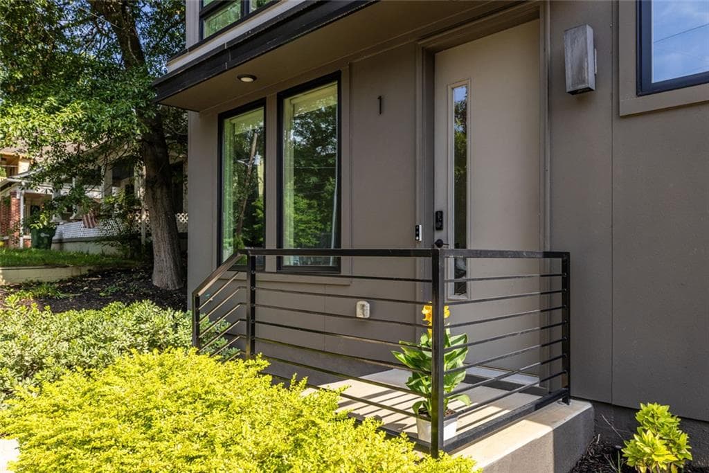 3 bedroom, 3 bathroom, 1,565 sq ft townhouse for sale at 1160 Ormewood Avenue 1, Atlanta, GA 30316 — photo 5