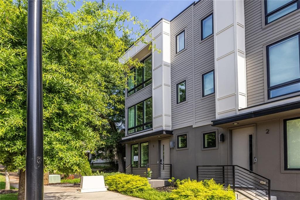 3 bedroom, 3 bathroom, 1,565 sq ft townhouse for sale at 1160 Ormewood Avenue 1, Atlanta, GA 30316 — photo 9
