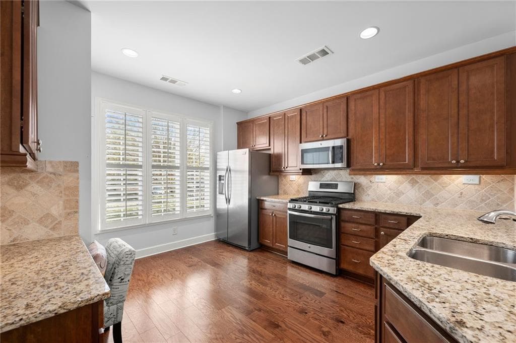 3 bedroom, 2 bathroom, 2,020 sq ft single family residence for sale at 3626 Majestic Oak Drive, Gainesville, GA 30504 — photo 6