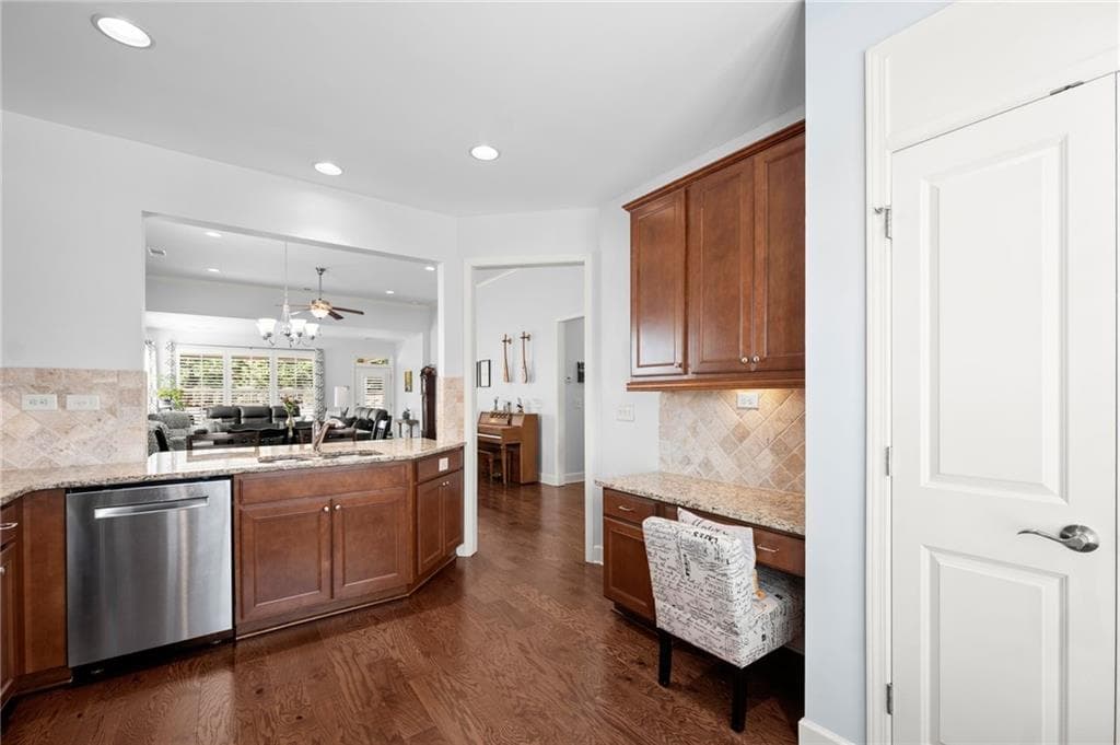 3 bedroom, 2 bathroom, 2,020 sq ft single family residence for sale at 3626 Majestic Oak Drive, Gainesville, GA 30504 — photo 8