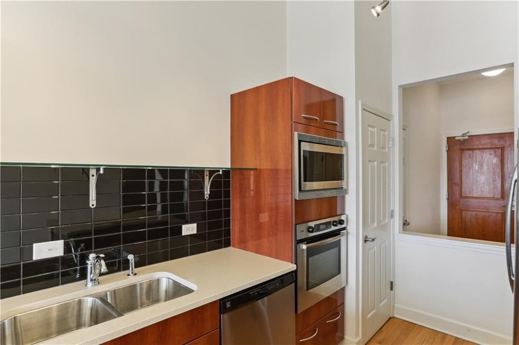 1 bedroom, 1 bathroom, 1,215 sq ft condominium for rent at 3820 Roswell Road 610, Atlanta, GA 30342 for $2,500 a month — photo 6
