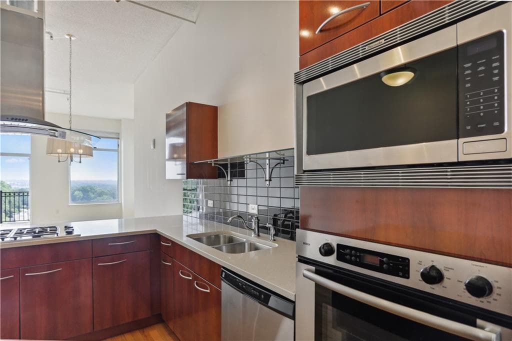 1 bedroom, 1 bathroom, 1,215 sq ft condominium for rent at 3820 Roswell Road 610, Atlanta, GA 30342 for $2,500 a month — photo 7